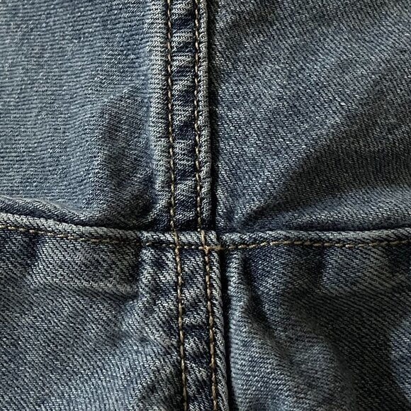 Old Navy Denim Jean Shorts Medium Wash Raw Hem Size 12 - Picture 7 of 7